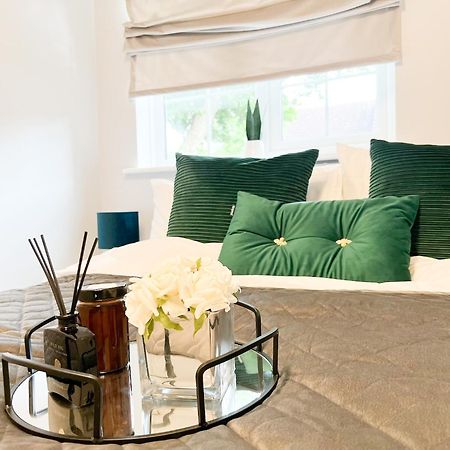 Beautiful Apartment In Beckton With Private Entrance And Garden Лондон Экстерьер фото