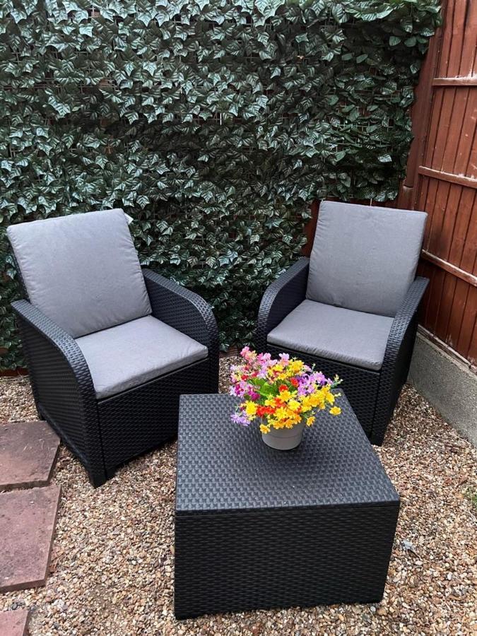 Beautiful Apartment In Beckton With Private Entrance And Garden Лондон Экстерьер фото