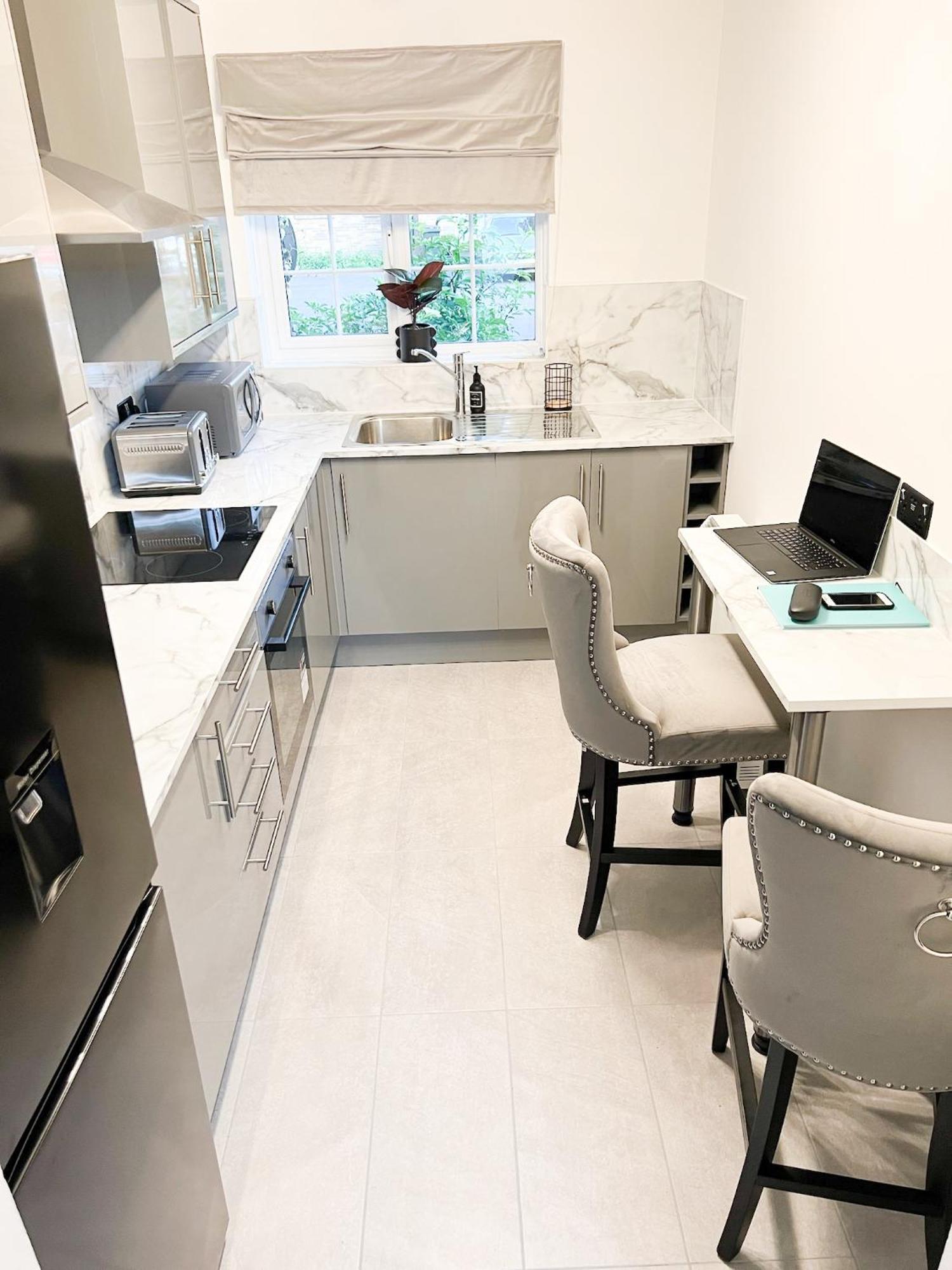 Beautiful Apartment In Beckton With Private Entrance And Garden Лондон Экстерьер фото