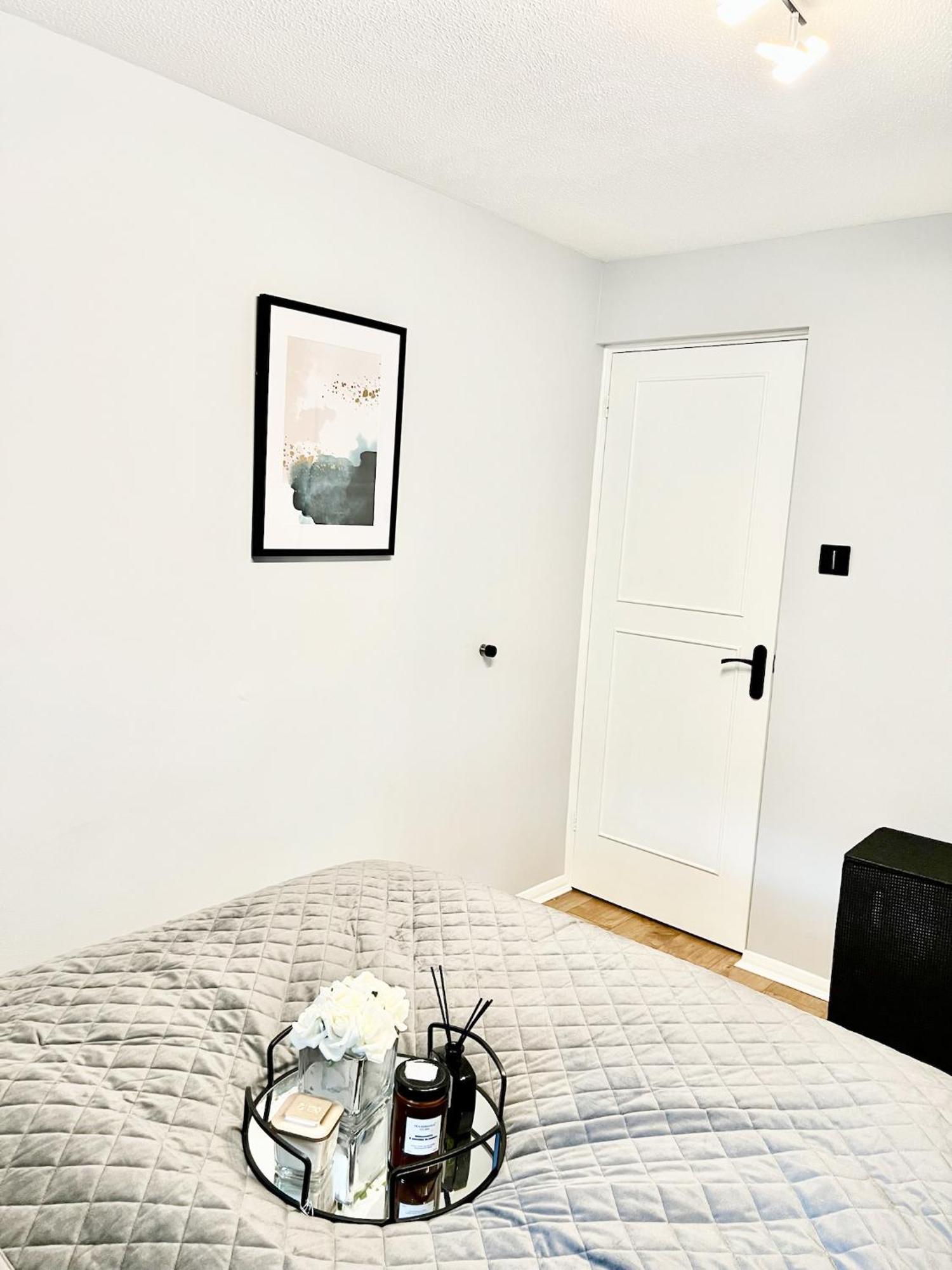 Beautiful Apartment In Beckton With Private Entrance And Garden Лондон Экстерьер фото