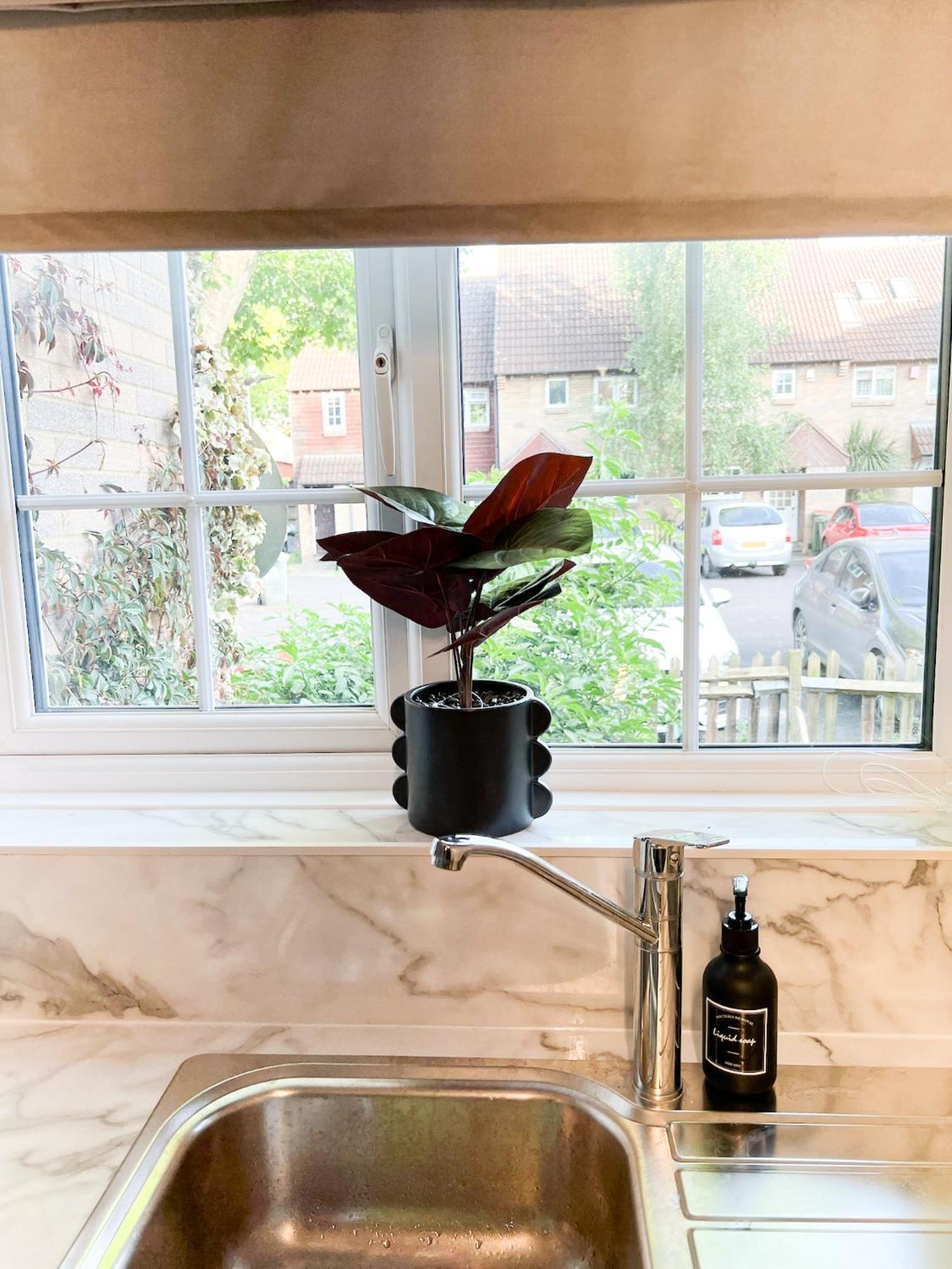 Beautiful Apartment In Beckton With Private Entrance And Garden Лондон Экстерьер фото