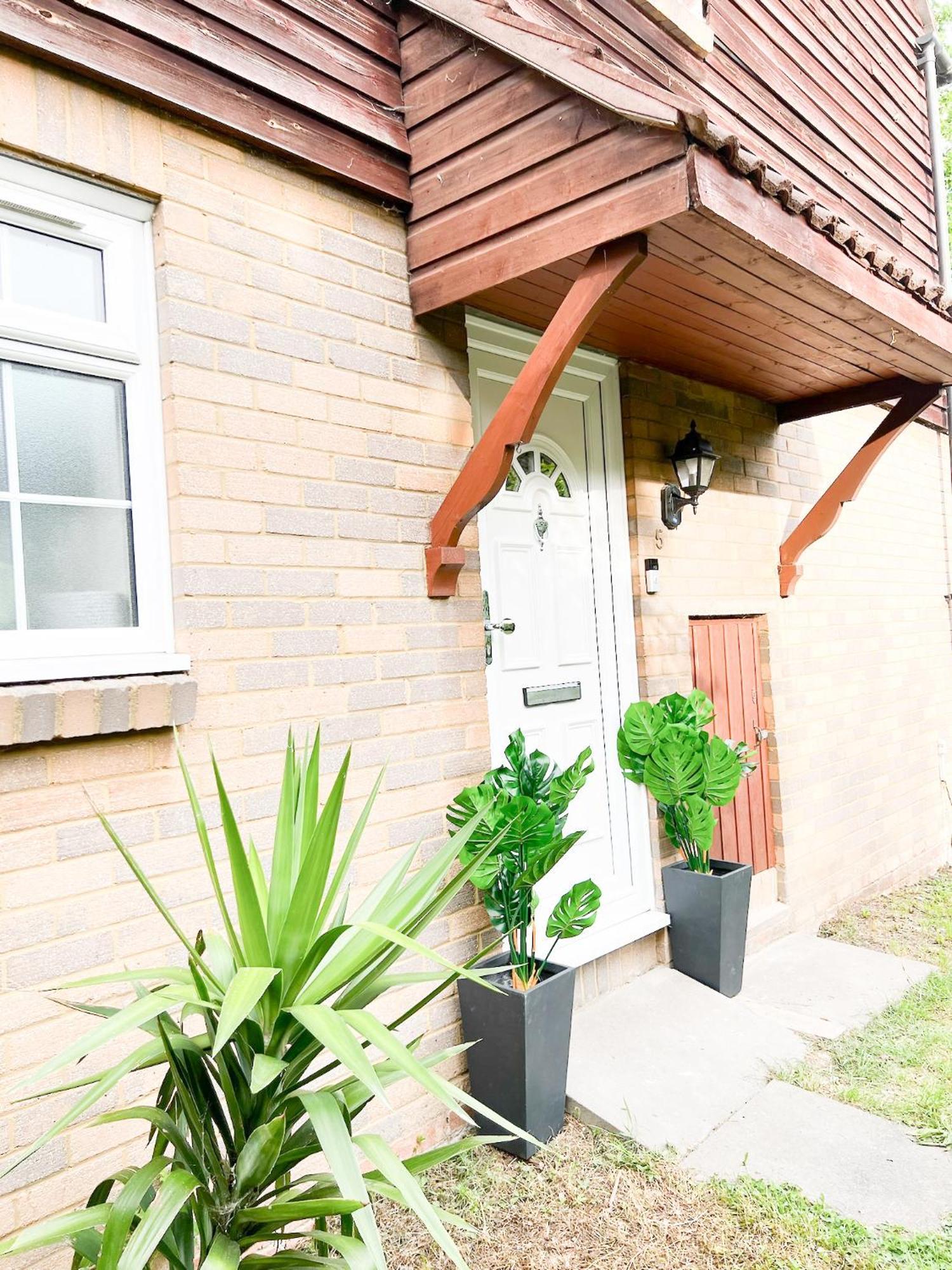 Beautiful Apartment In Beckton With Private Entrance And Garden Лондон Экстерьер фото