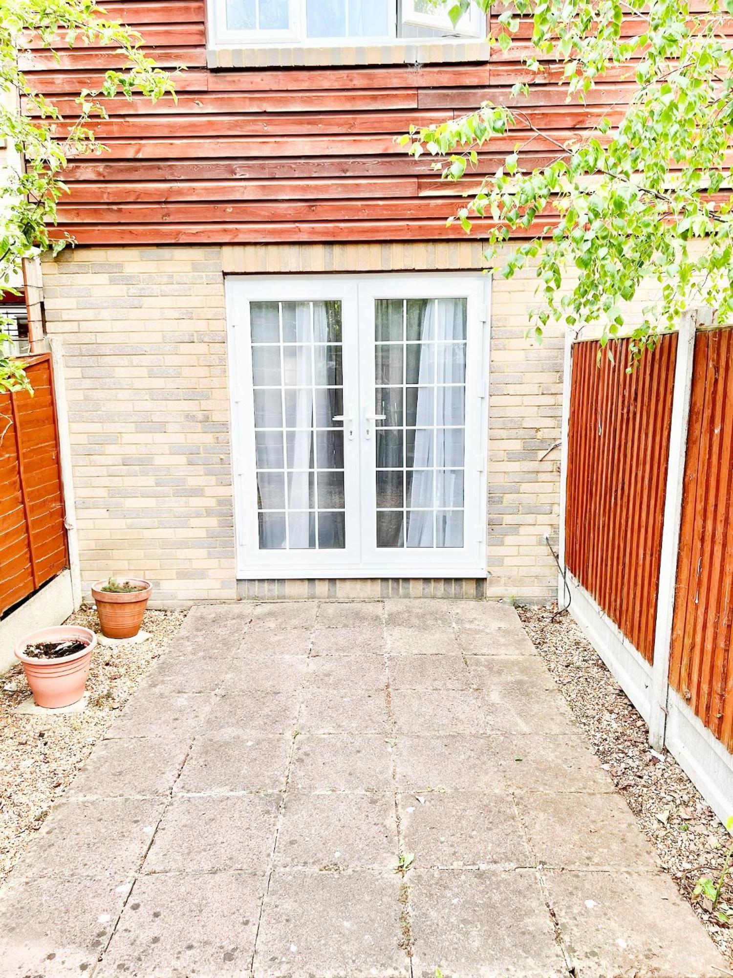 Beautiful Apartment In Beckton With Private Entrance And Garden Лондон Экстерьер фото